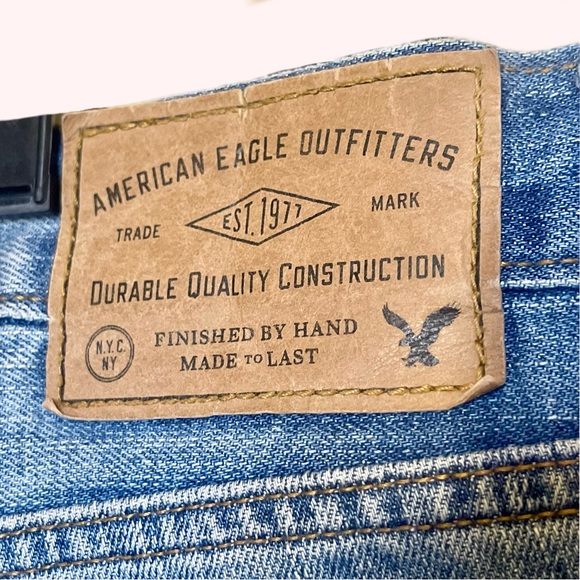 AMERICAN EAGLE OUTFITTERS WOMENS Distressed Slim Straight Jean Shorts - Picture 6 of 9